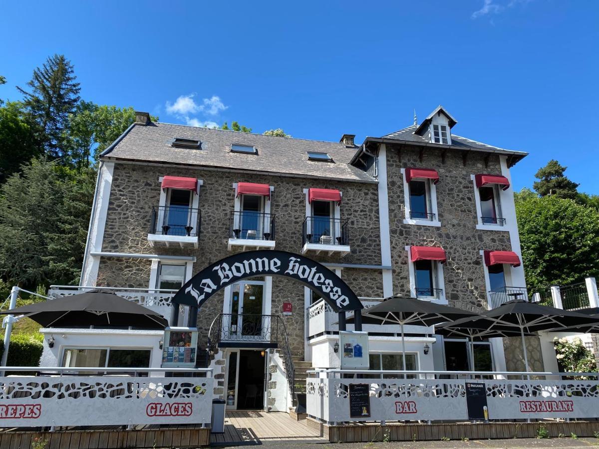 Hotel La Bonne Hotesse Chambon-sur-Lac Exterior photo