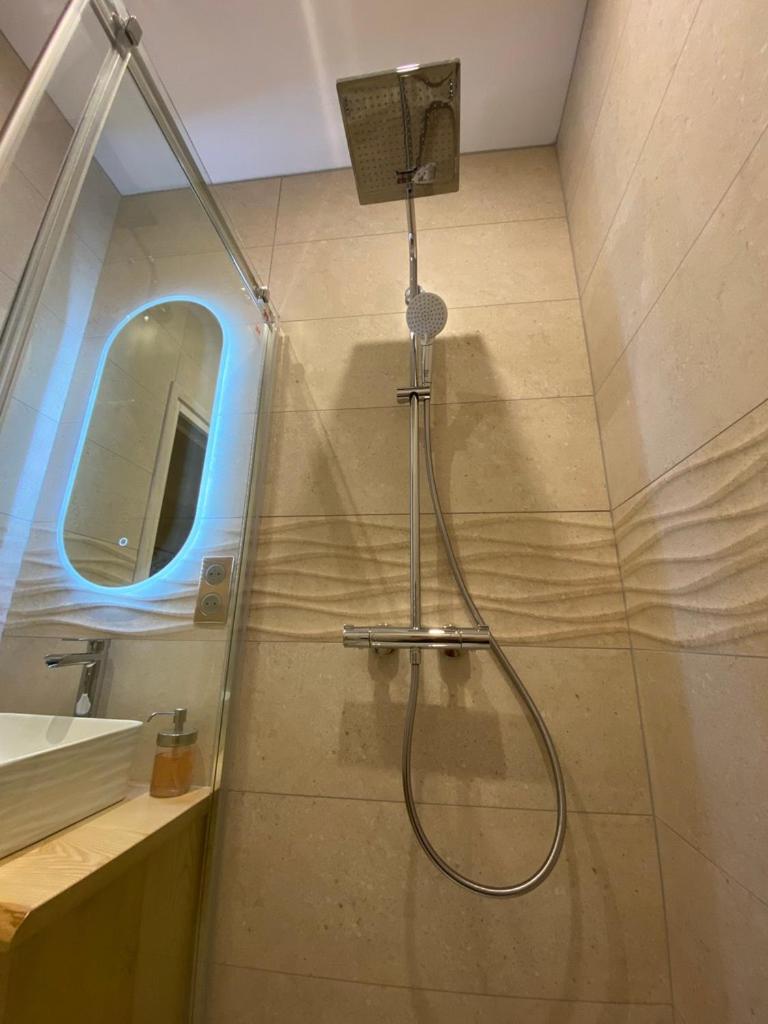 Hotel La Bonne Hotesse Chambon-sur-Lac Room photo